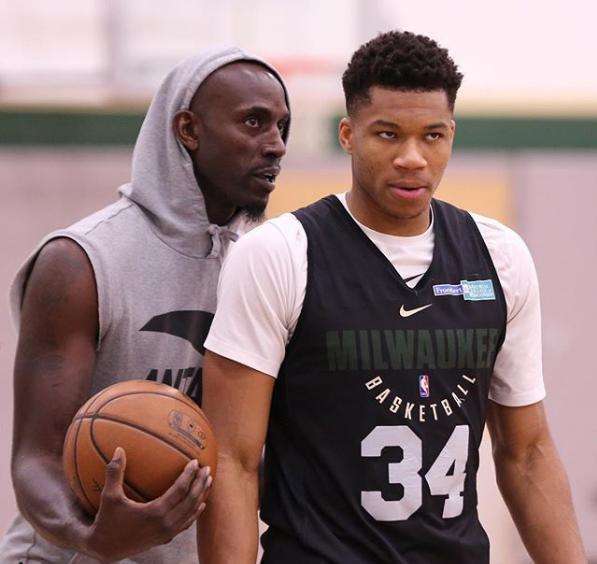 力压群雄 力压群雄